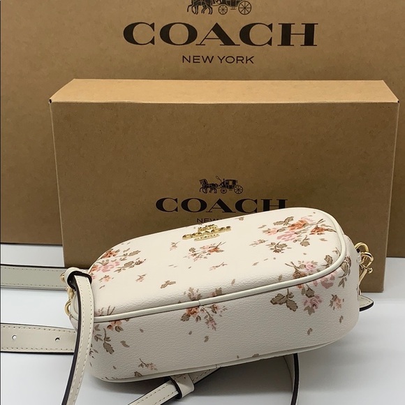 Convertible Belt Bag With Rose Bouquet Print - Picture 2 of 16